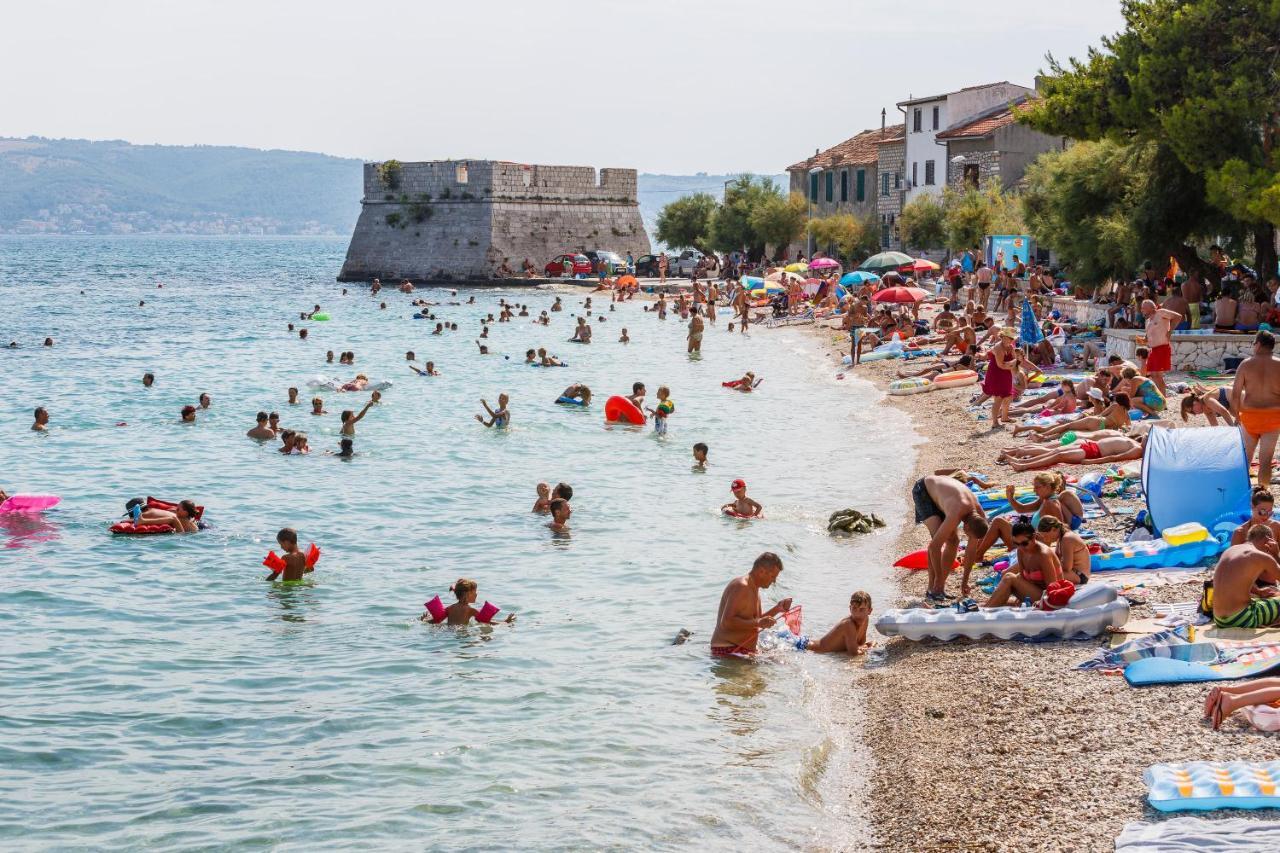 Apartment Andriana With Outdoor Pool Kastela Exterior photo